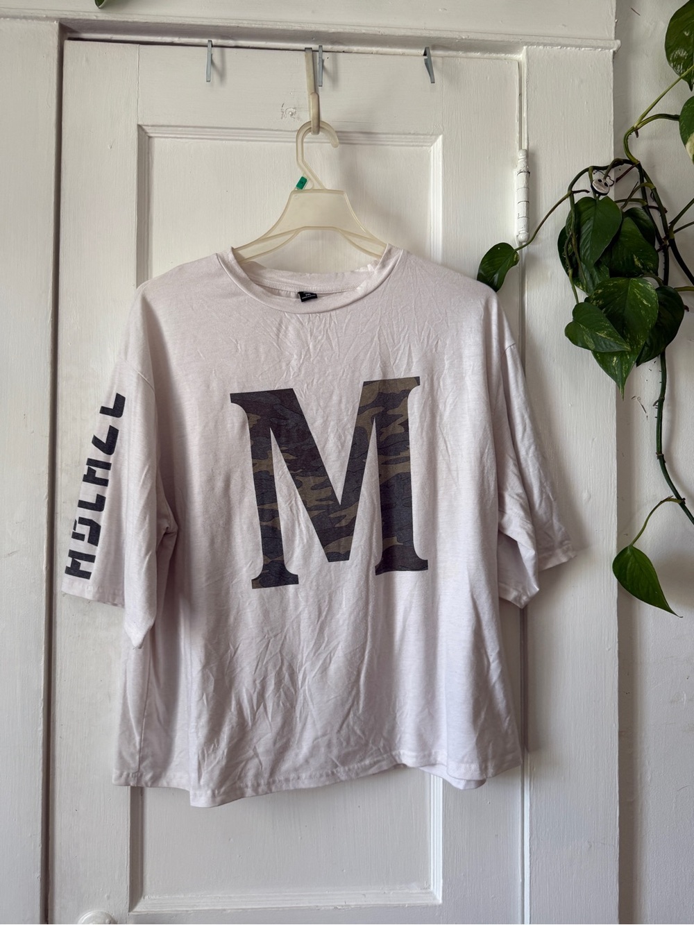 SHEIN curve size 1XL White Short Sleeve Tee with Camouflage 'M' Ablaze